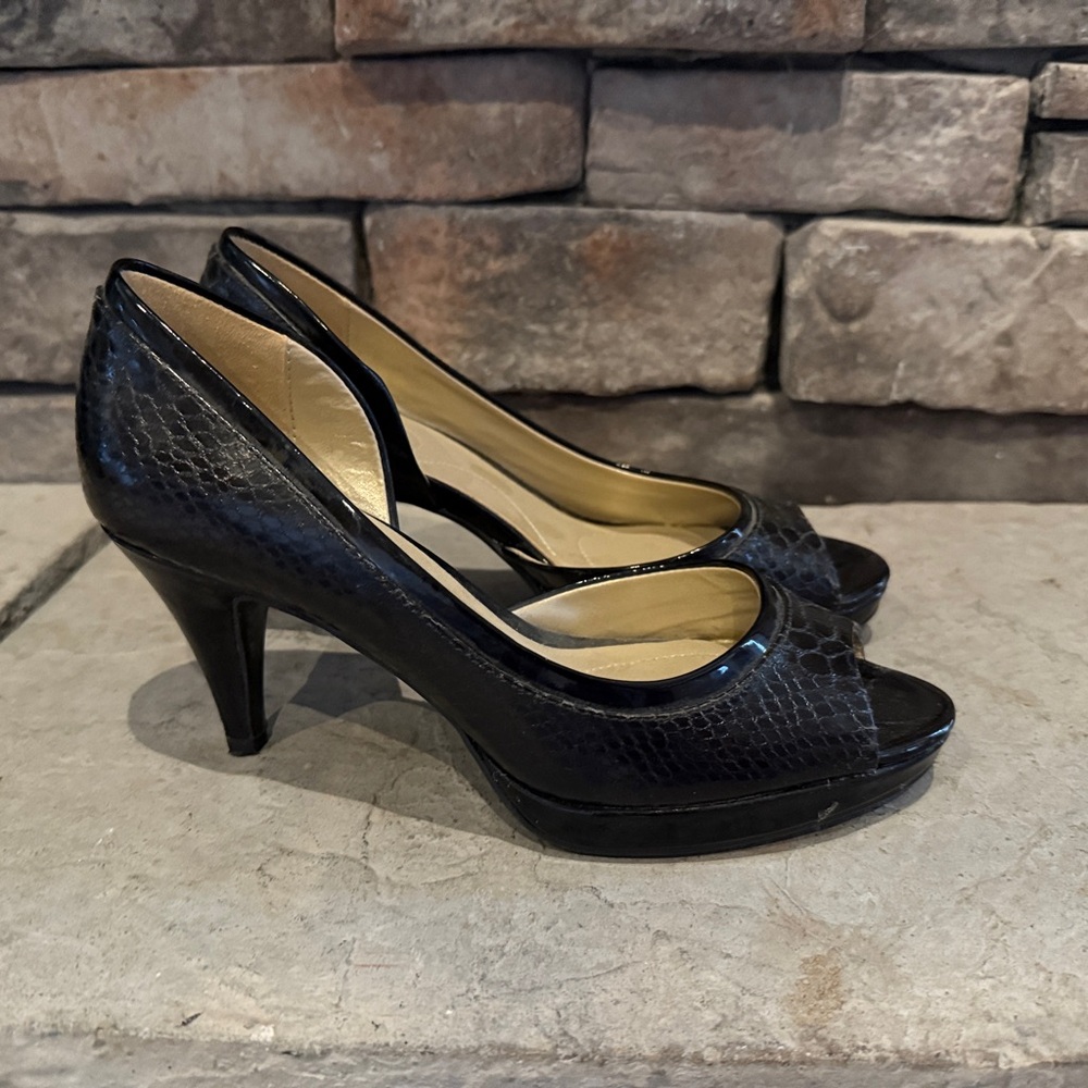 Women’s Bandolino Black Peep-Toe Heels size 6